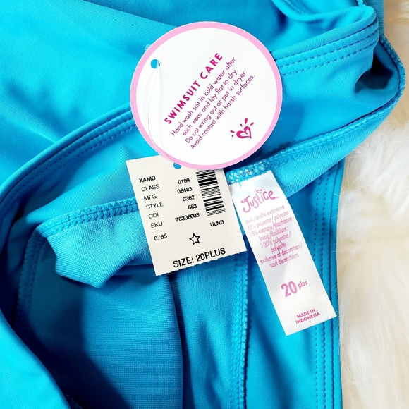 Swimsuit 👙 - Picture 4 of 6